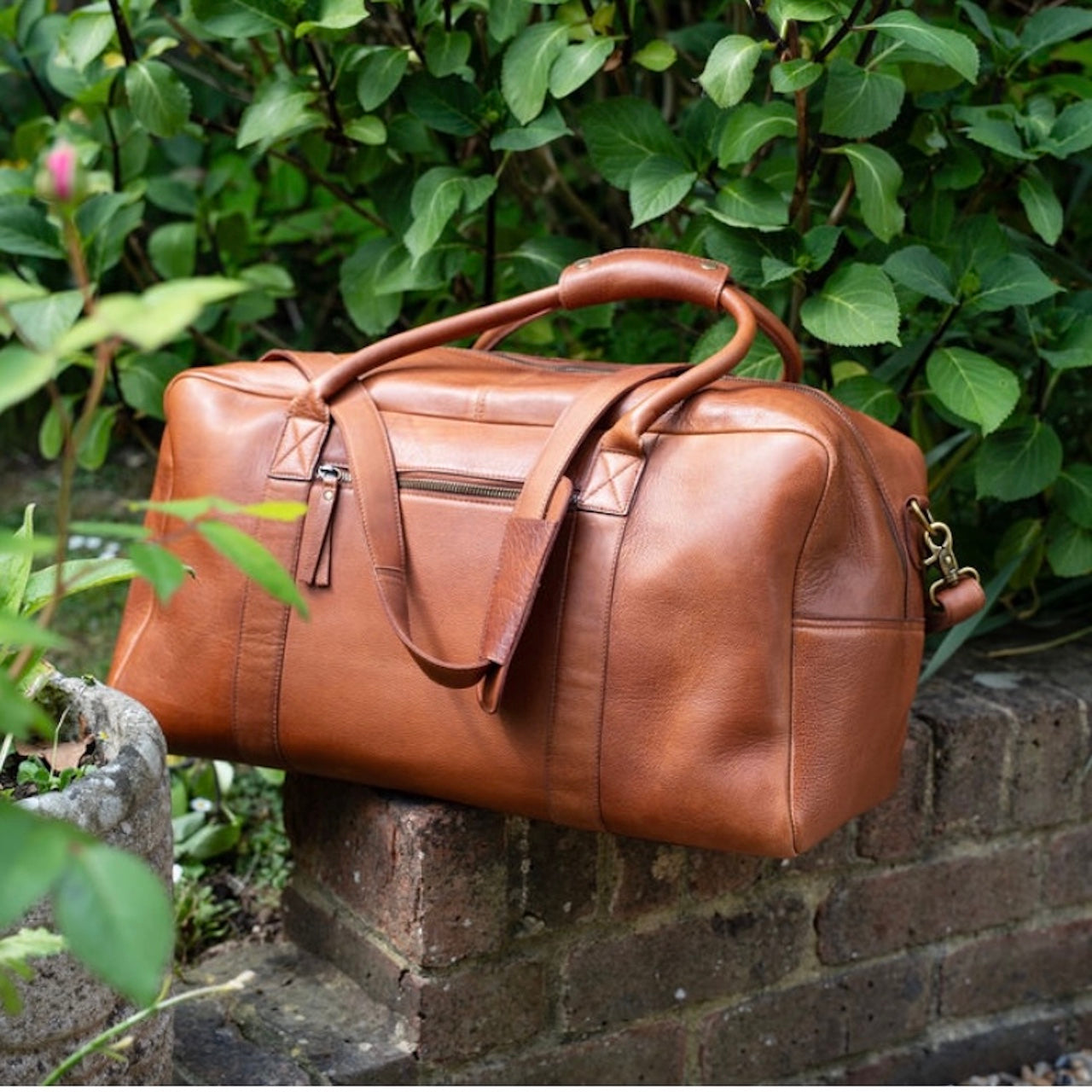 Men's Leather Travel Overnight Bag In Walnut