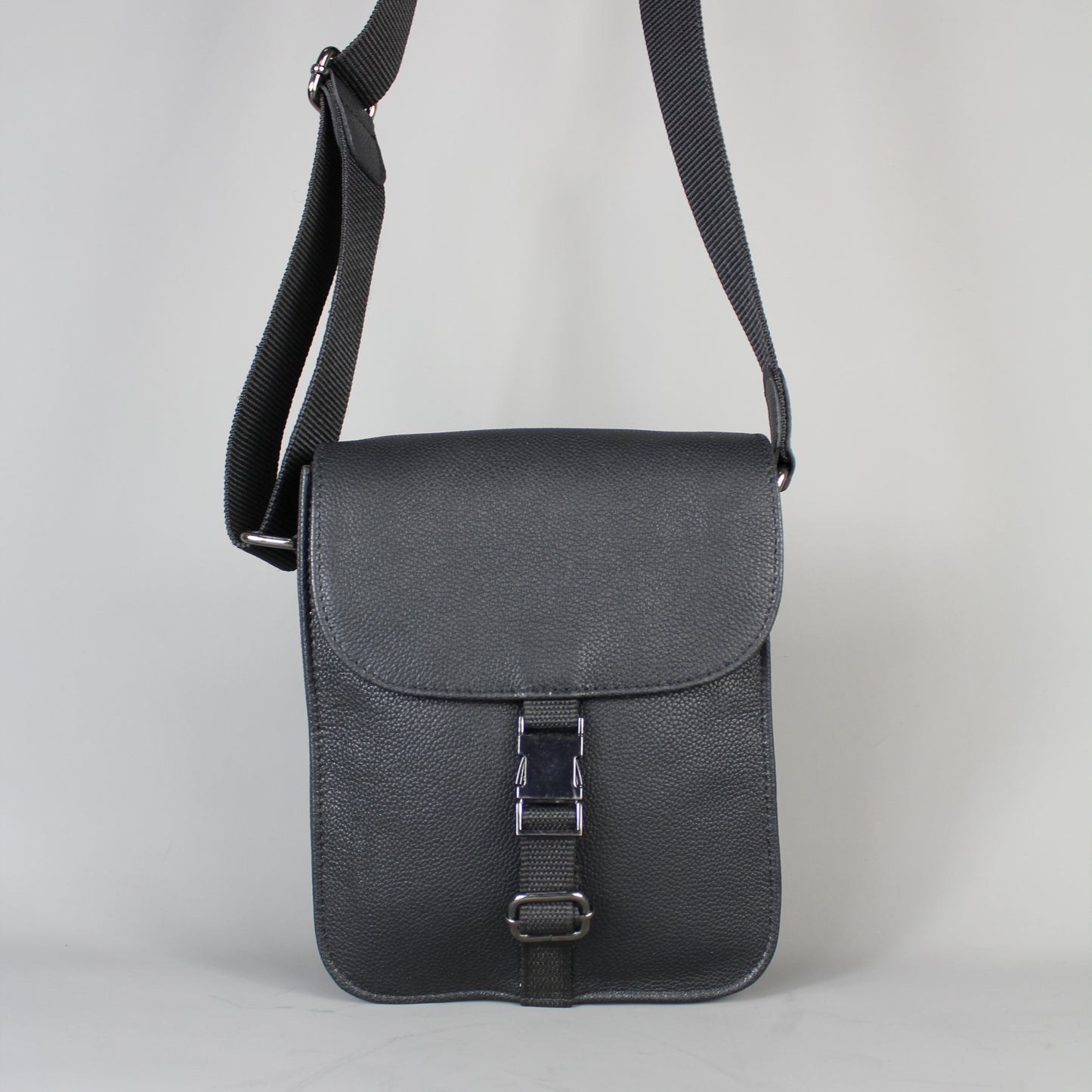 LeatherCo Black Leather Crossbody Flight Bag With Gunmetal Clip