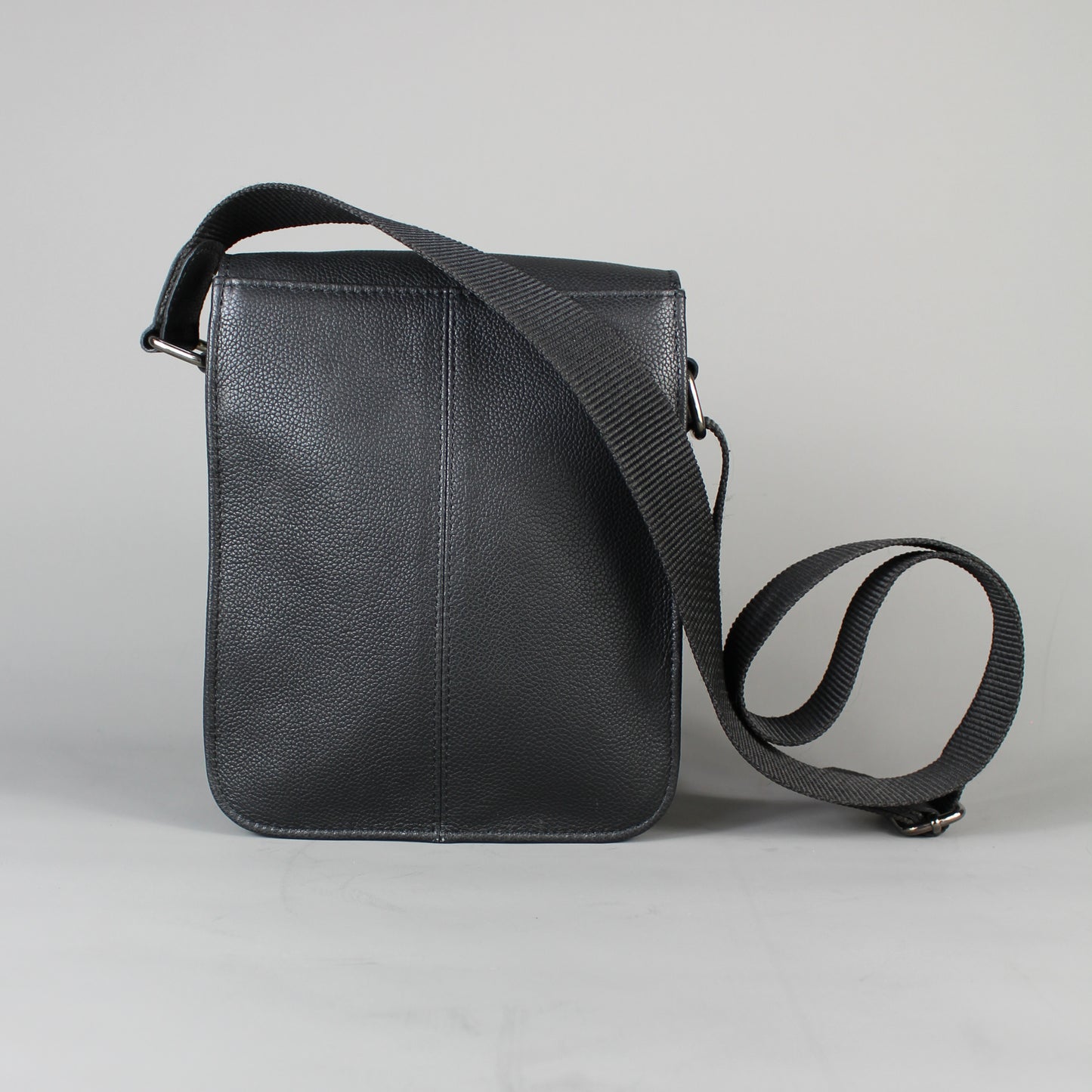 LeatherCo Black Leather Crossbody Flight Bag With Gunmetal Clip