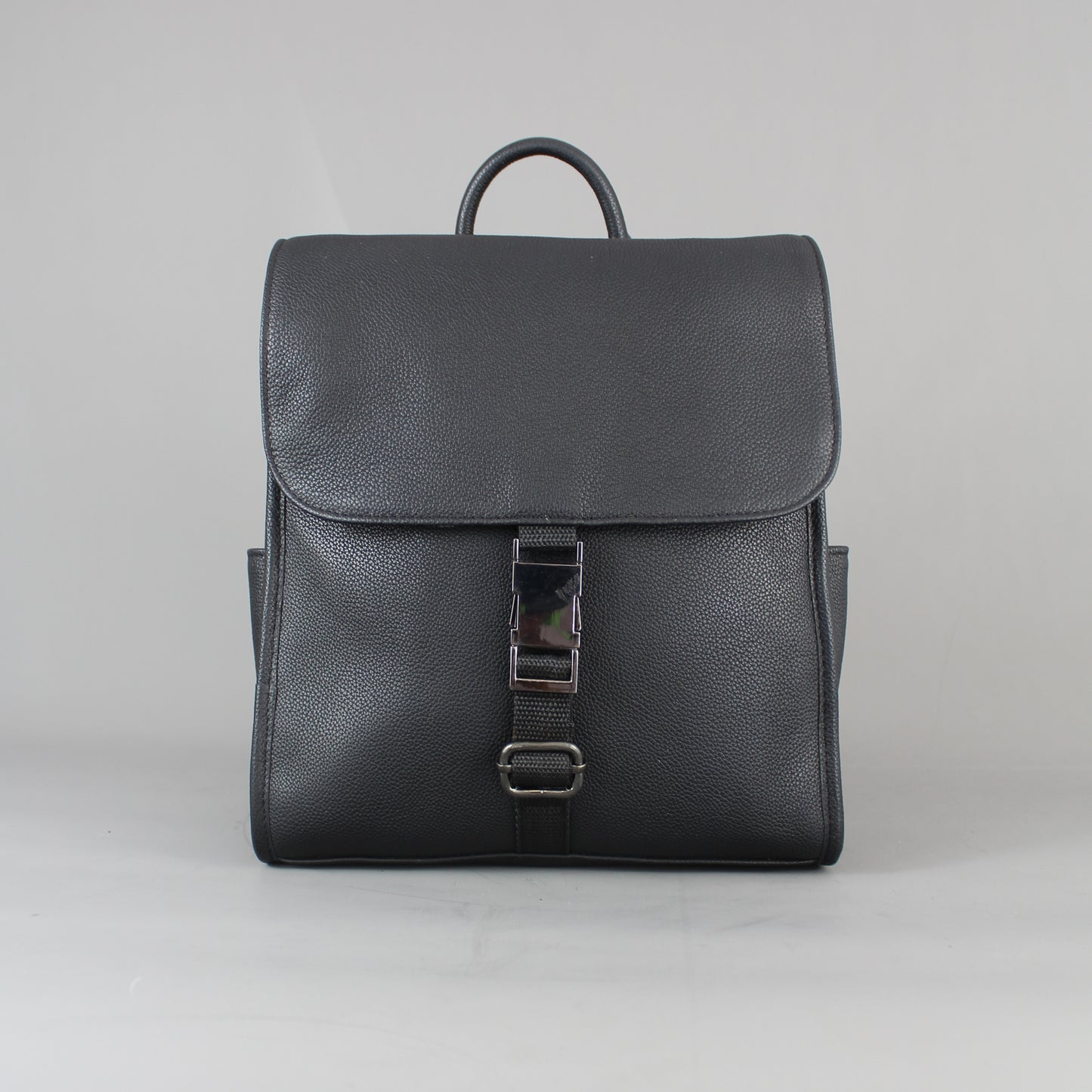 LeatherCo Black Leather Day Backpack With Gunmetal Zip