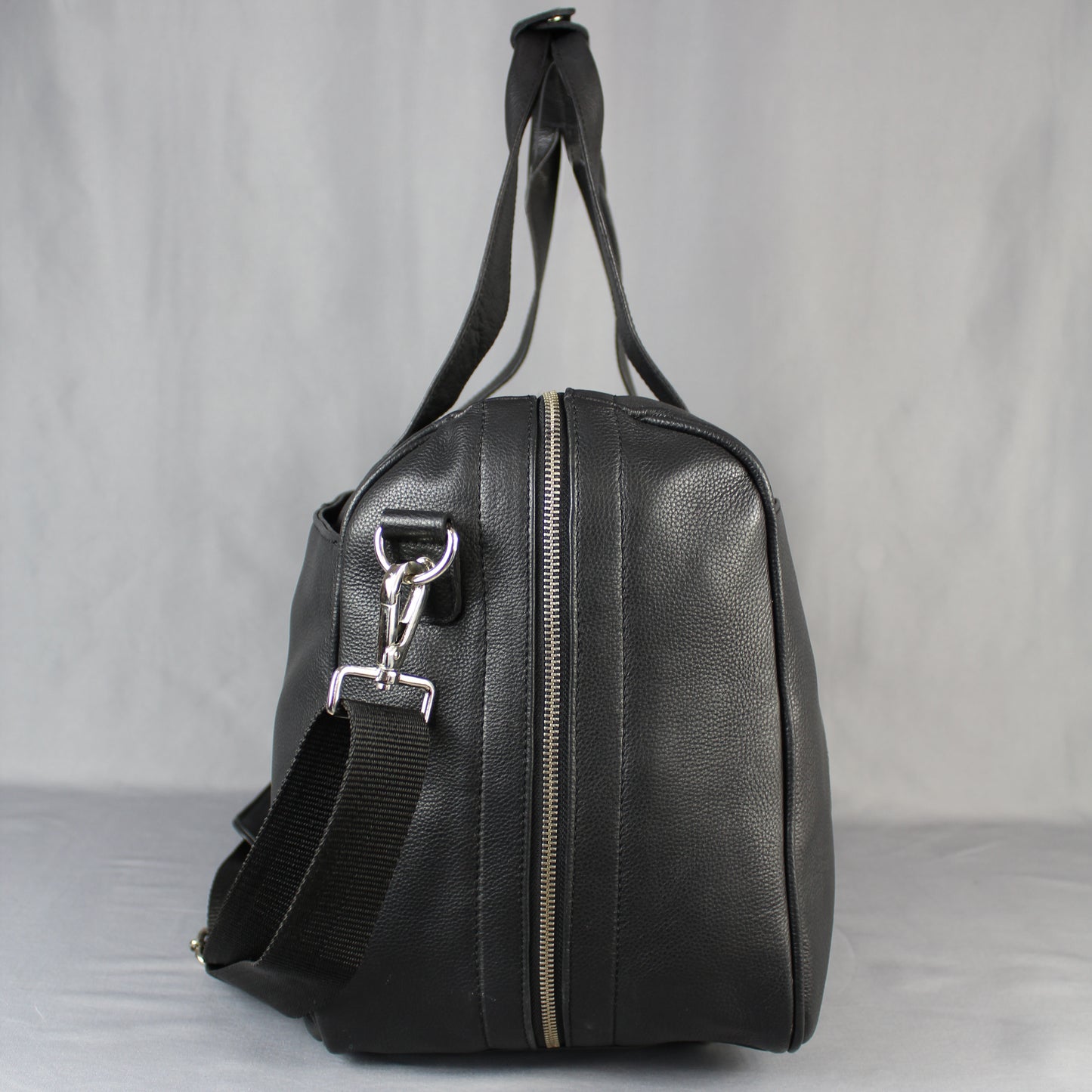 LeatherCo Black Leather Wide Opening Weekend Bag With Gunmetal Zip