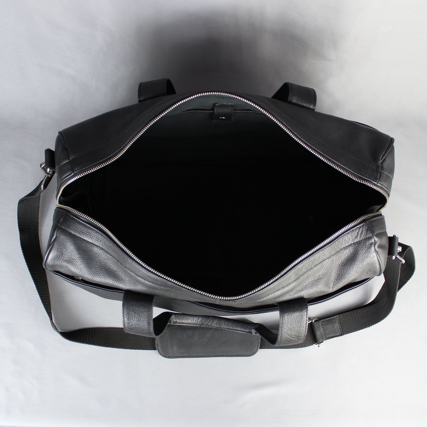 LeatherCo Black Leather Wide Opening Weekend Bag With Gunmetal Zip